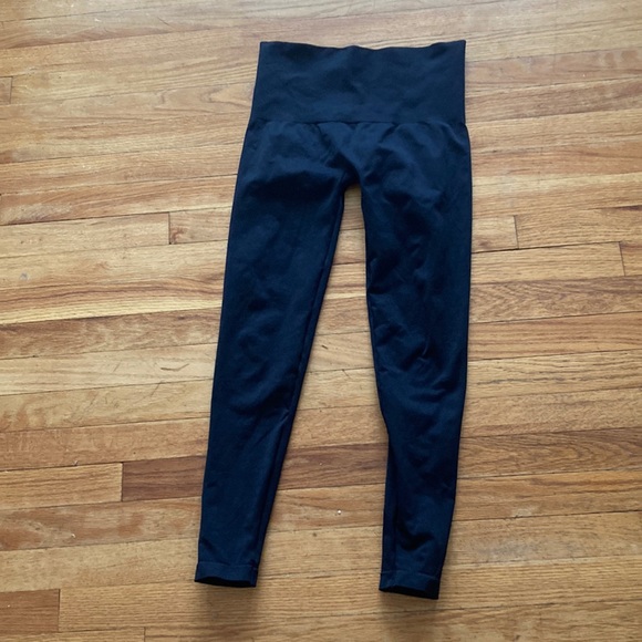 Assets by Spanx Black Leggings - Picture 1 of 4